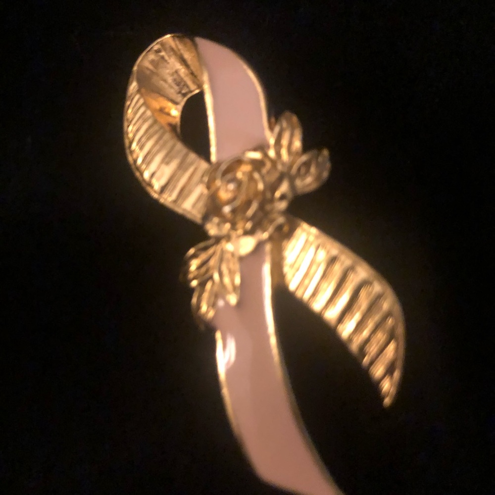 FREE PIN with any $25.00 purchase. 1993 Avon Breast Cancer Awareness Pin